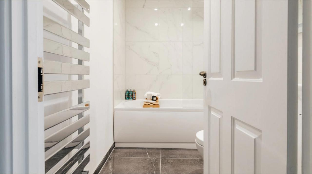 The Portland Apartment - Georgian Building With Parking Bath Exterior photo